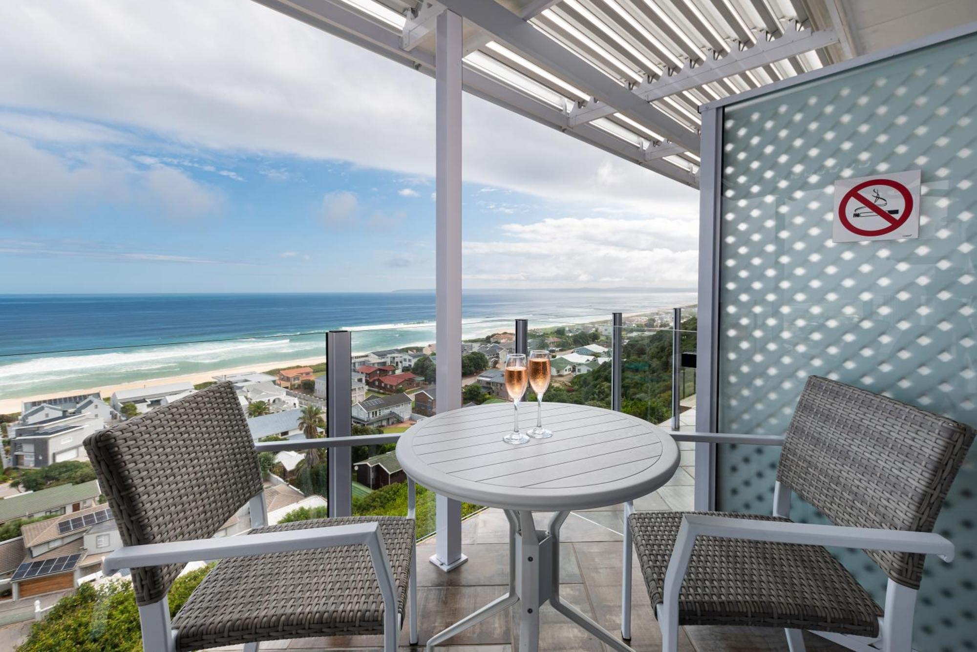Pearl White Sands Apartment *